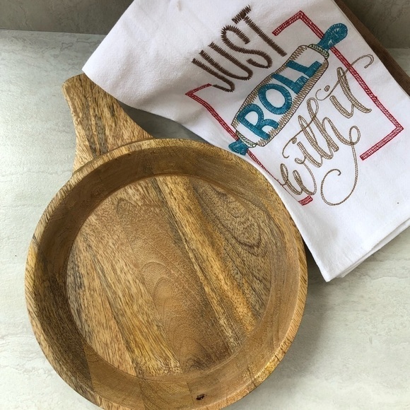 𝅺WOODEN Decorative Tray with Towel Set. 12” size. - Picture 3 of 6